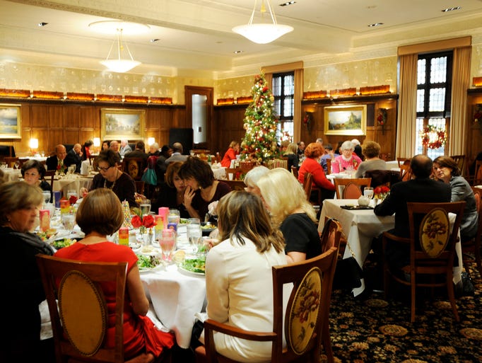 The luncheon crowd at the Detroit Athletic Club on