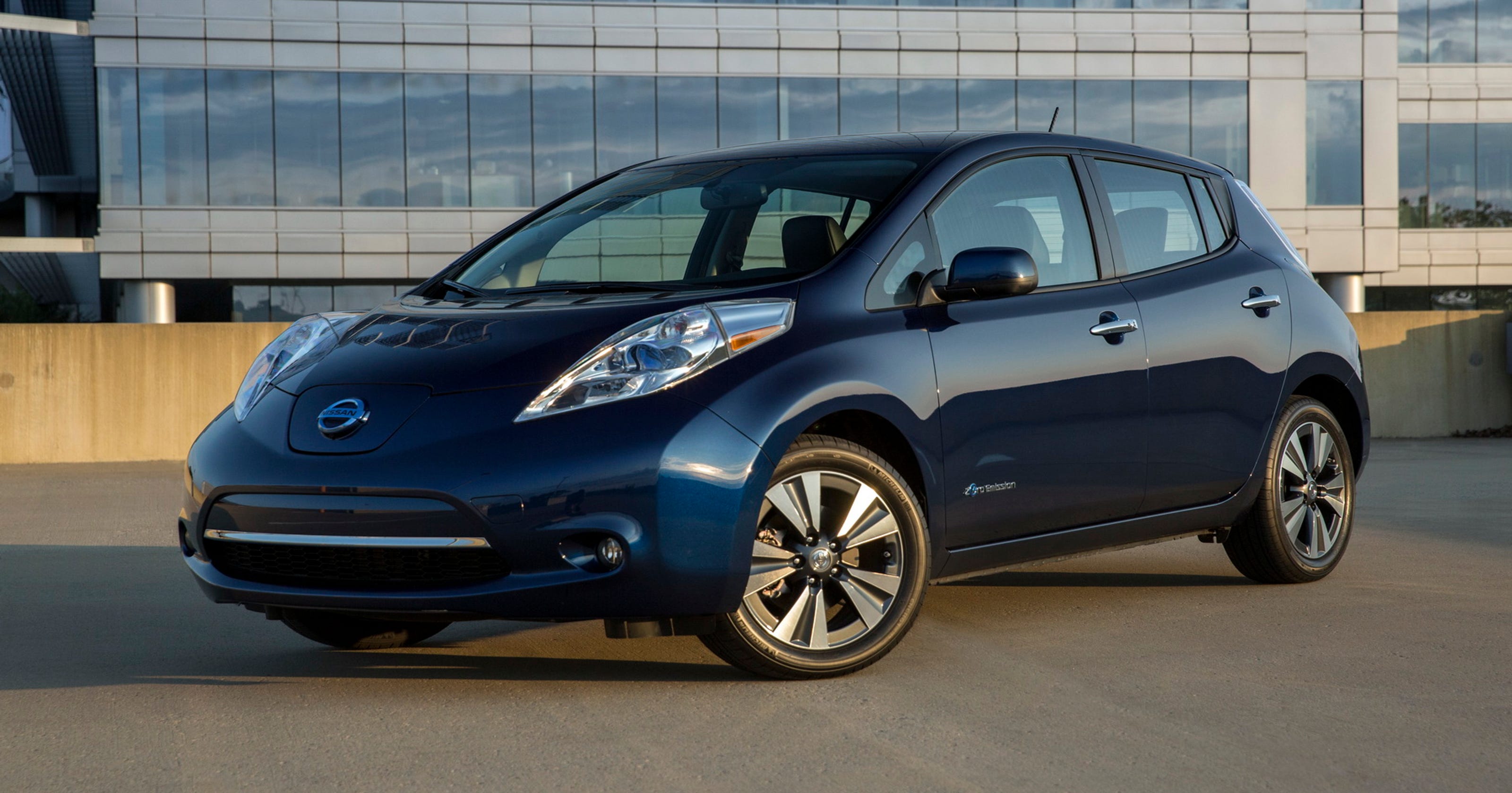 Review 2017 Nissan LEAF Electric environmentallyfriendly everyday car