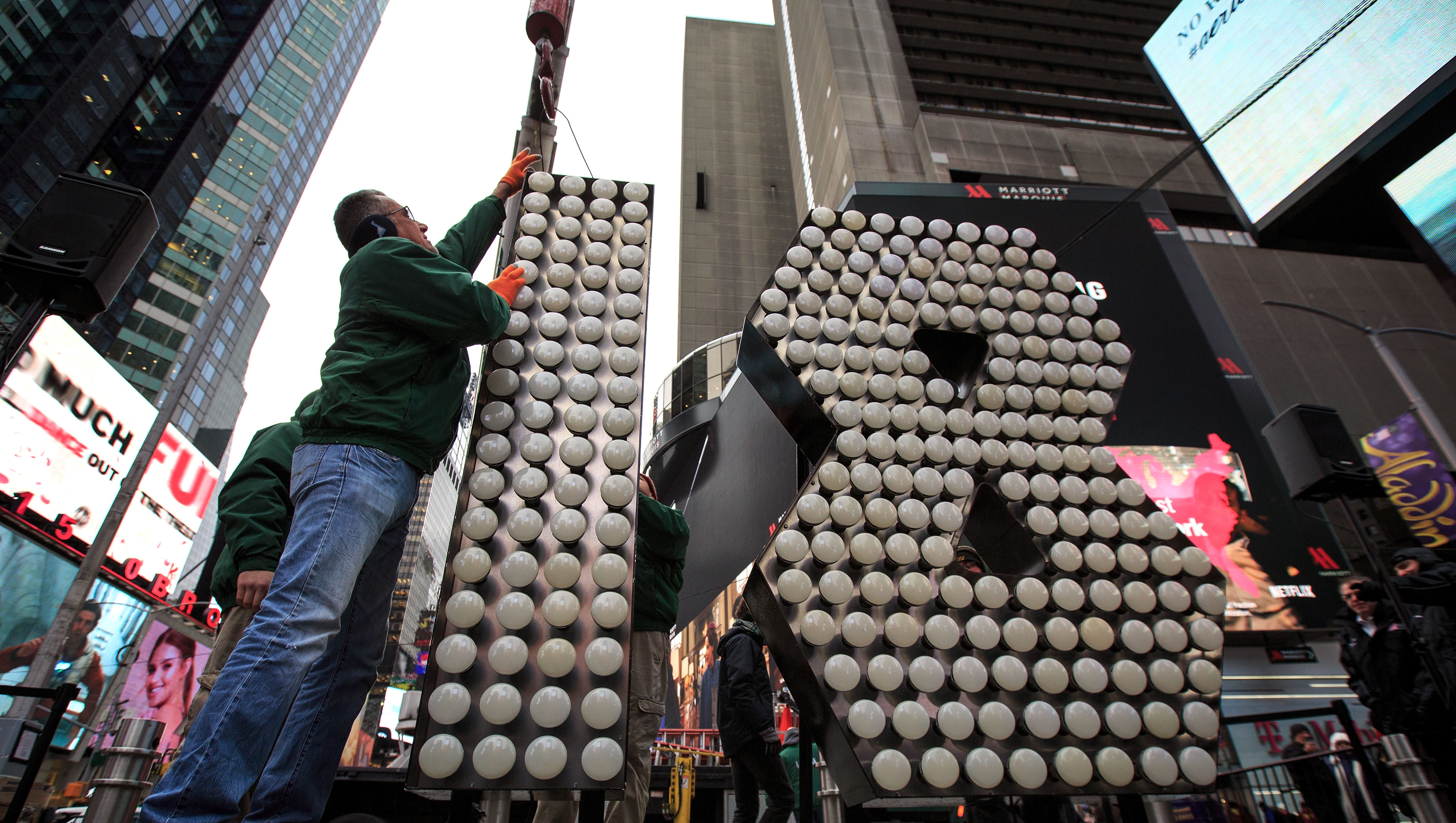 New Year S Eve 2018 In New York S Times Square Guide To Cold Weather