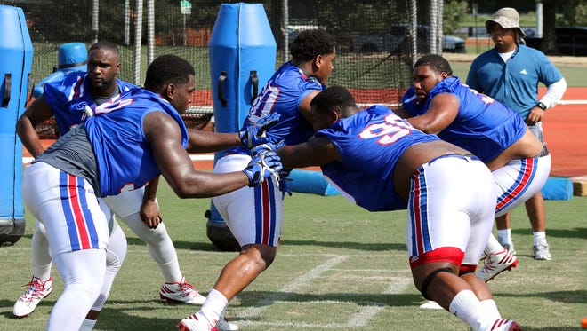 Louisiana Tech sophomore defensive tackle Courtney Wallace could miss the first game of the season with a foot injury suffered in Thursday's practice.