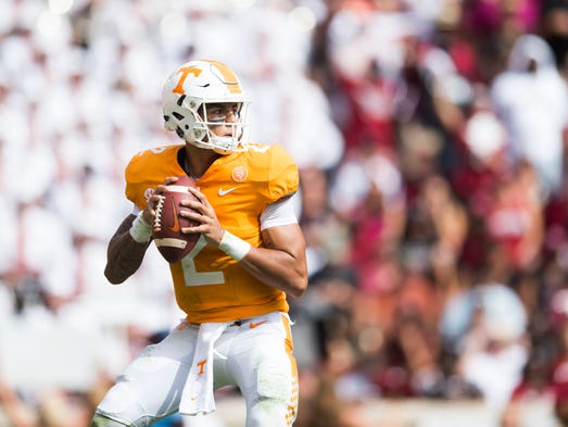 Tennessee quarterback Jarrett Guarantano (2) prepares