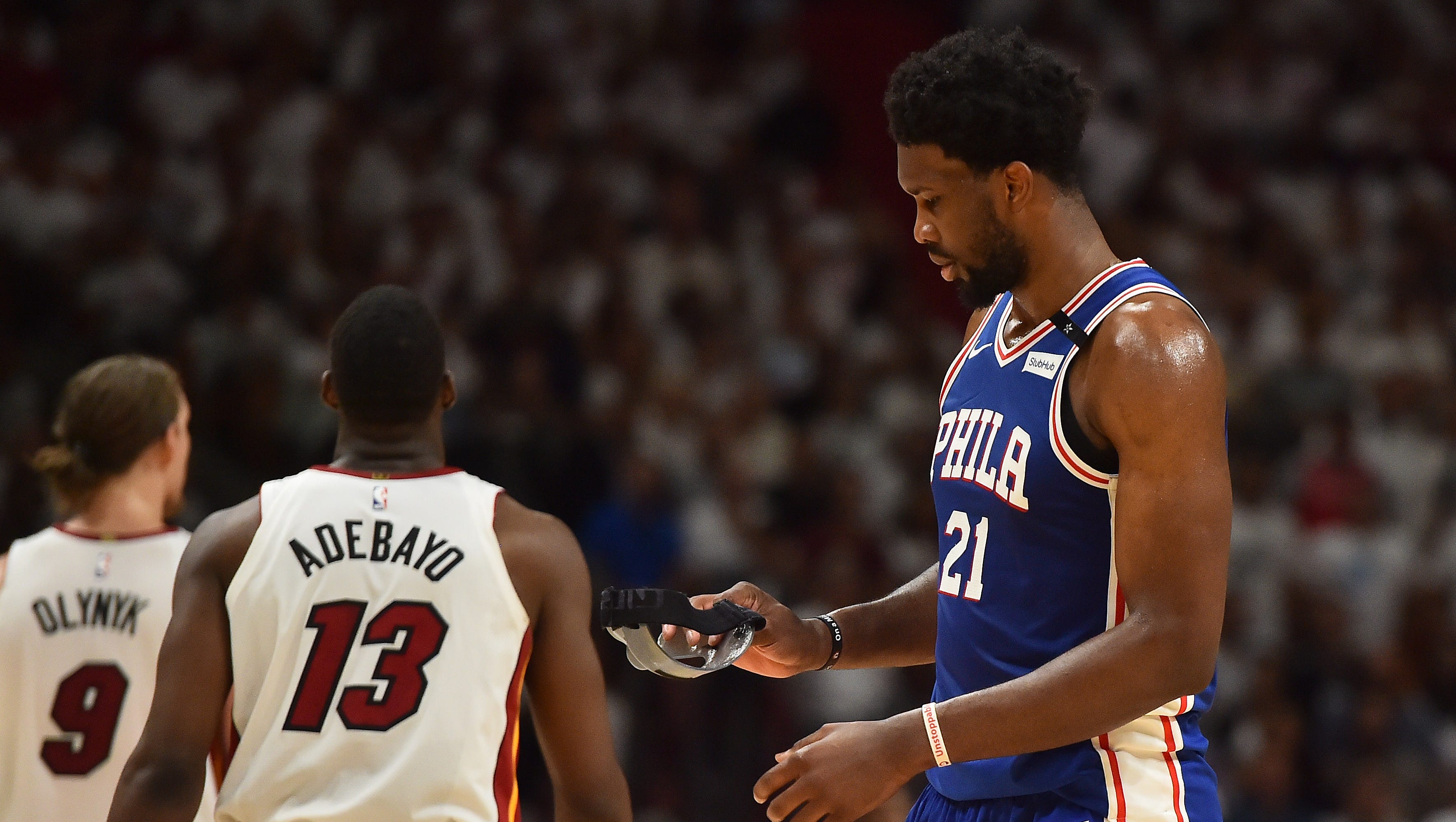 Justise Winslow Doesn T Get Technical For Joel Embiid Mask Stomp