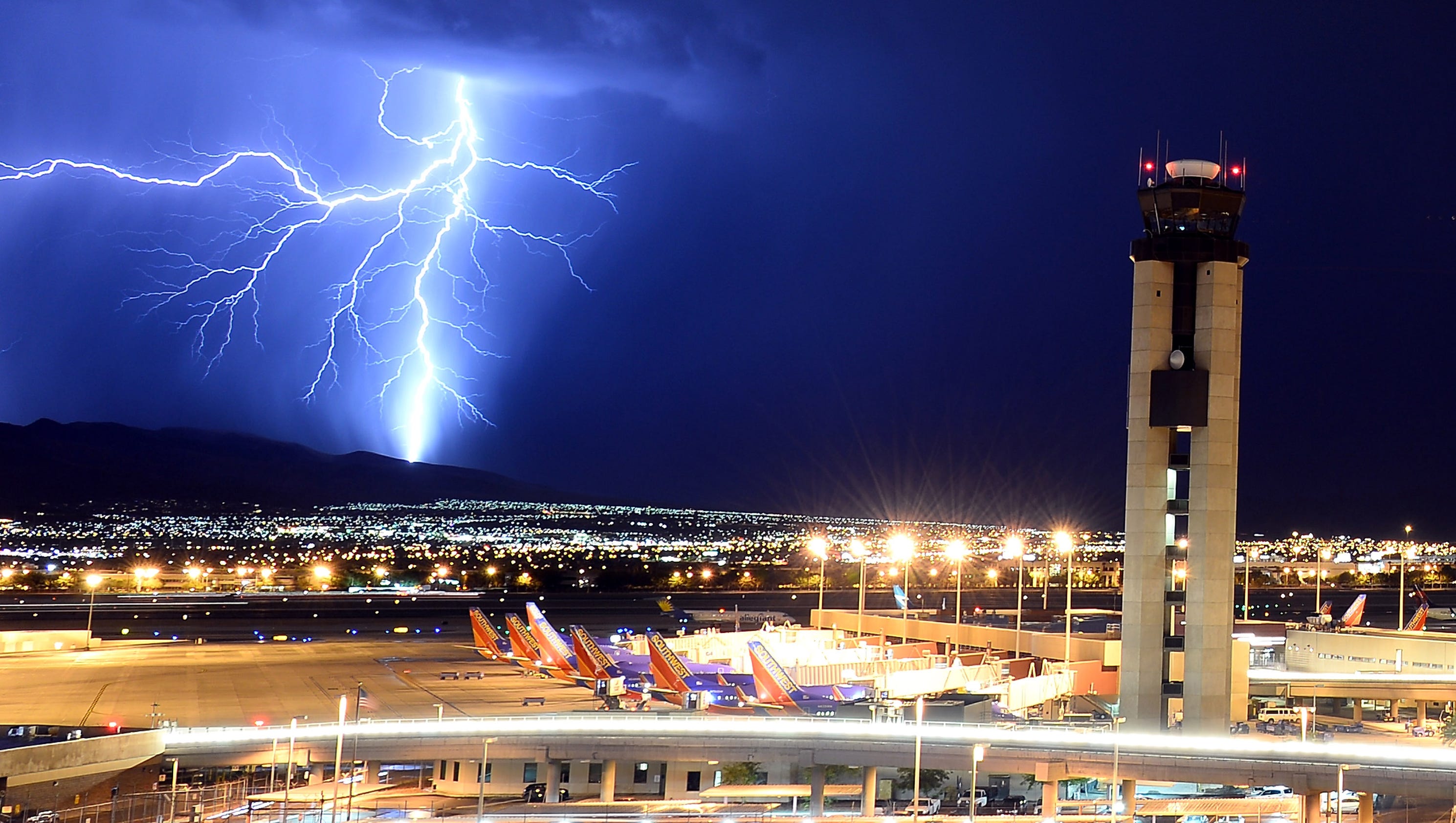 Ask the Captain: What happens when lightning strikes a plane? reading an electrical plan 