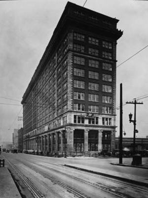 A dated photo of the L&N building.