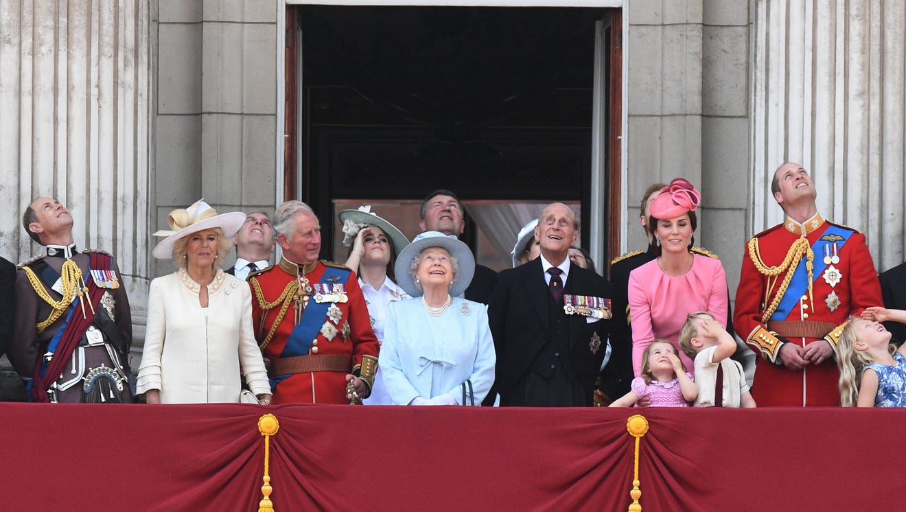 Королева отметила день рождения. Дата рождения королевы Елизаветы 2. Праздник королевы Британии. День рождения королевы Елизаветы 2.
