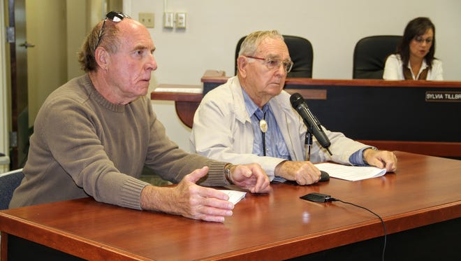 Barry Vinik (left) and Paul B. Strunk (right) discuss Butterfield Trail road conditions at the Nov. 10 commission meeting.