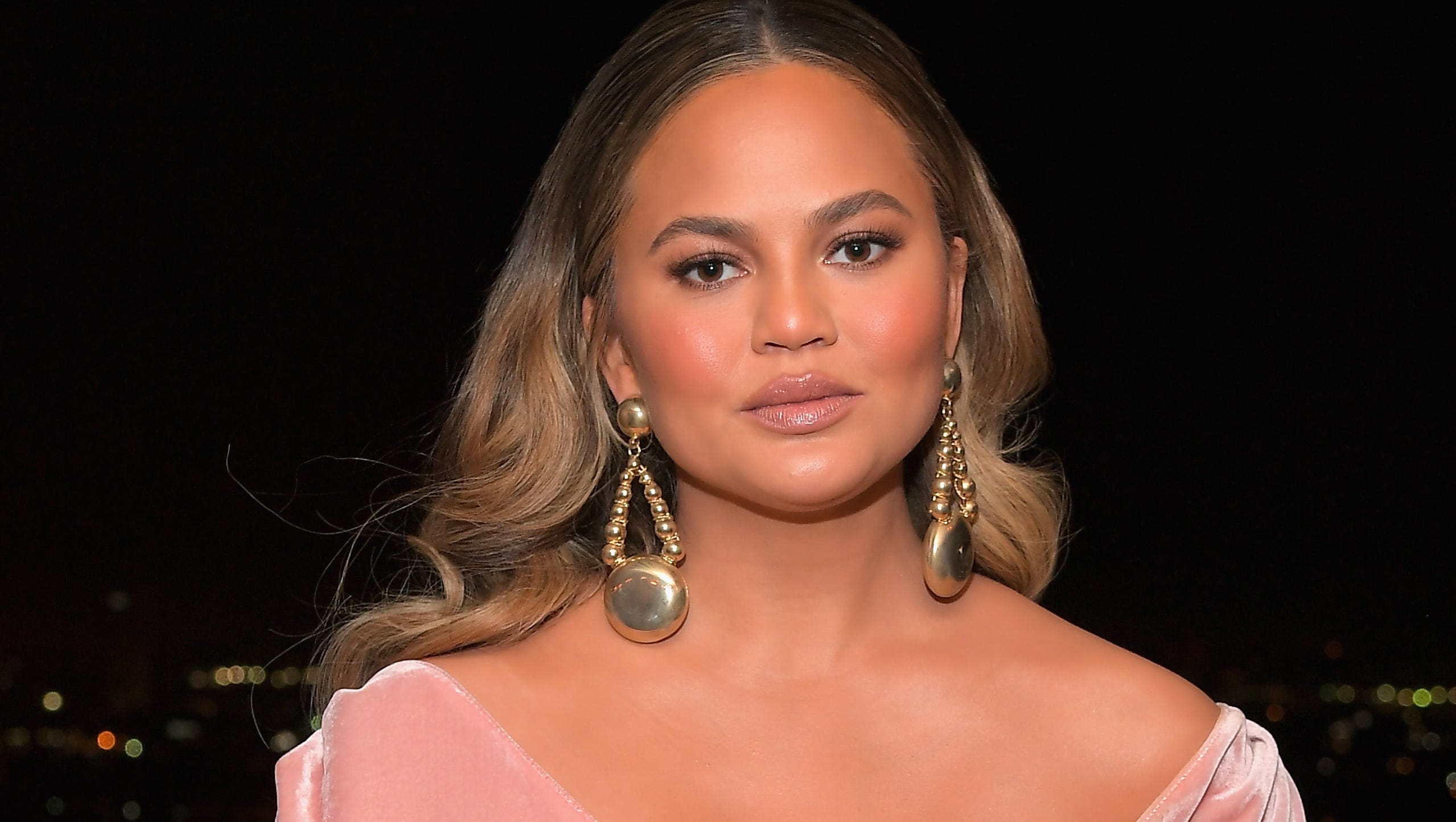 Chrissy Teigen Defends Herself From Pizzagate Conspiracy Theorists