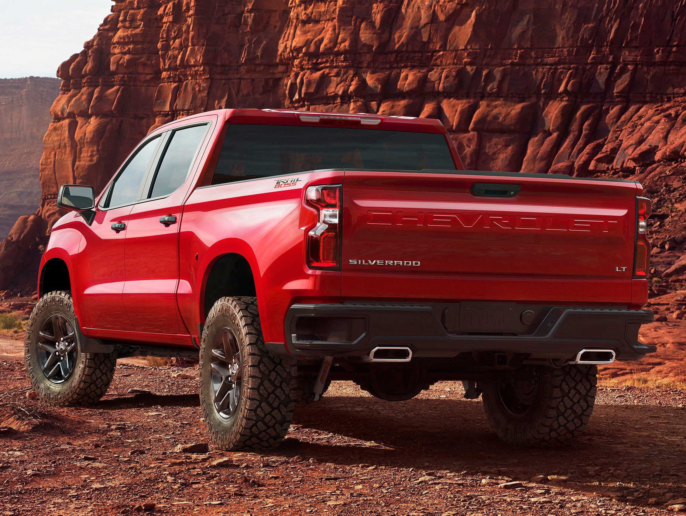 The Chevrolet name returns to the tailgate of the Silverado
