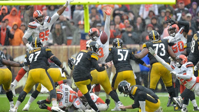 Pittsburgh Steelers kicker Chris Boswell (9) misses a field goal during overtime in an NFL football game against the Cleveland Browns, Sunday, Sept. 9, 2018, in Cleveland. The Browns and the Steelers tied at 21-21. (AP Photo/David Richard)