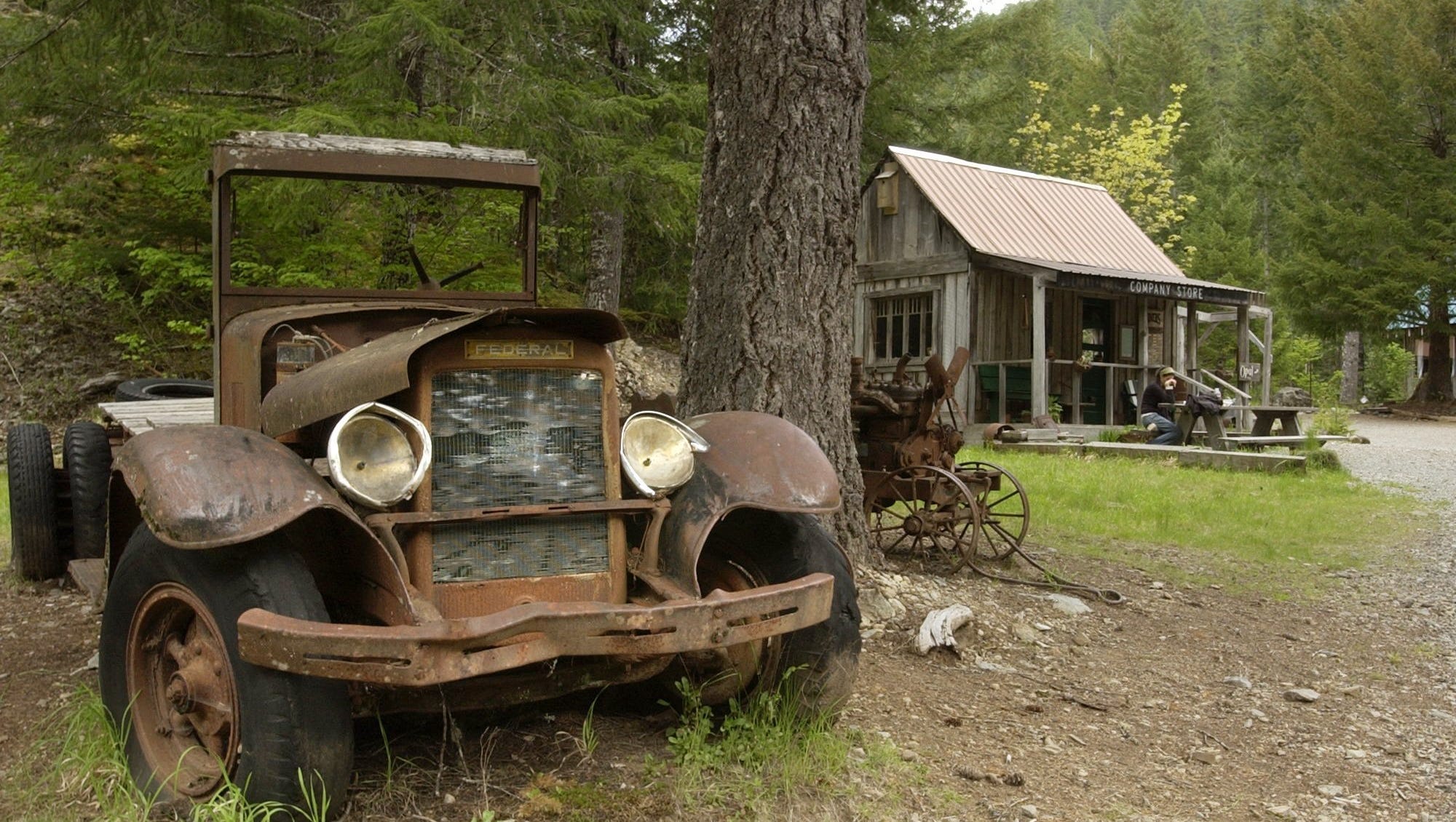 Beachie Creek Fire burns buildings at Opal Creek's Jawbone ...