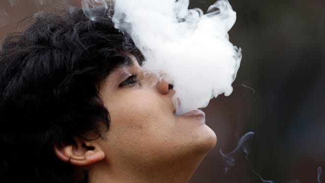 California lawmakers should approve legislation that seeks to reduce tobacco use.