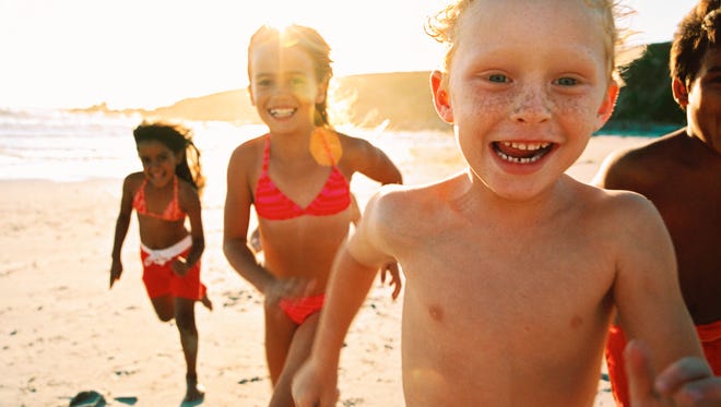 The beach is a perfect spot for families to vacation with children with a lot of energy.