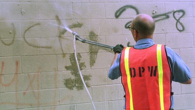 
Dale Cochran of the Department of Public Works demonstrates graffiti removal using a baking soda and hot water mixture and a power washer. Star photo by Susan Plageman
