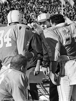 JoAnne Dickey, wife of former UT Vols football coach Doug ...