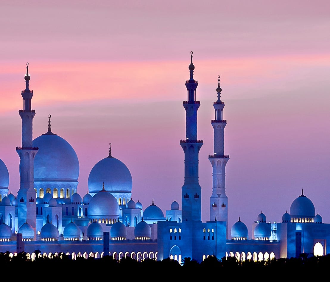 Highlights of Abu Dhabi include the Sheikh Zayed Grand Mosque.