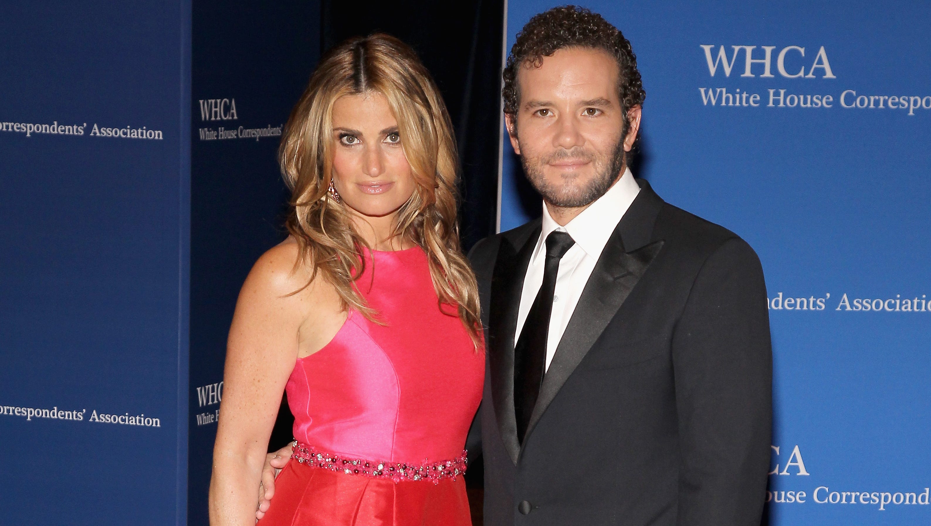 Idina Menzel Announces Magical Wedding To Aaron Lohr Taye diggs was born in newark, new jersey, and was raised in rochester, new york. idina menzel announces magical