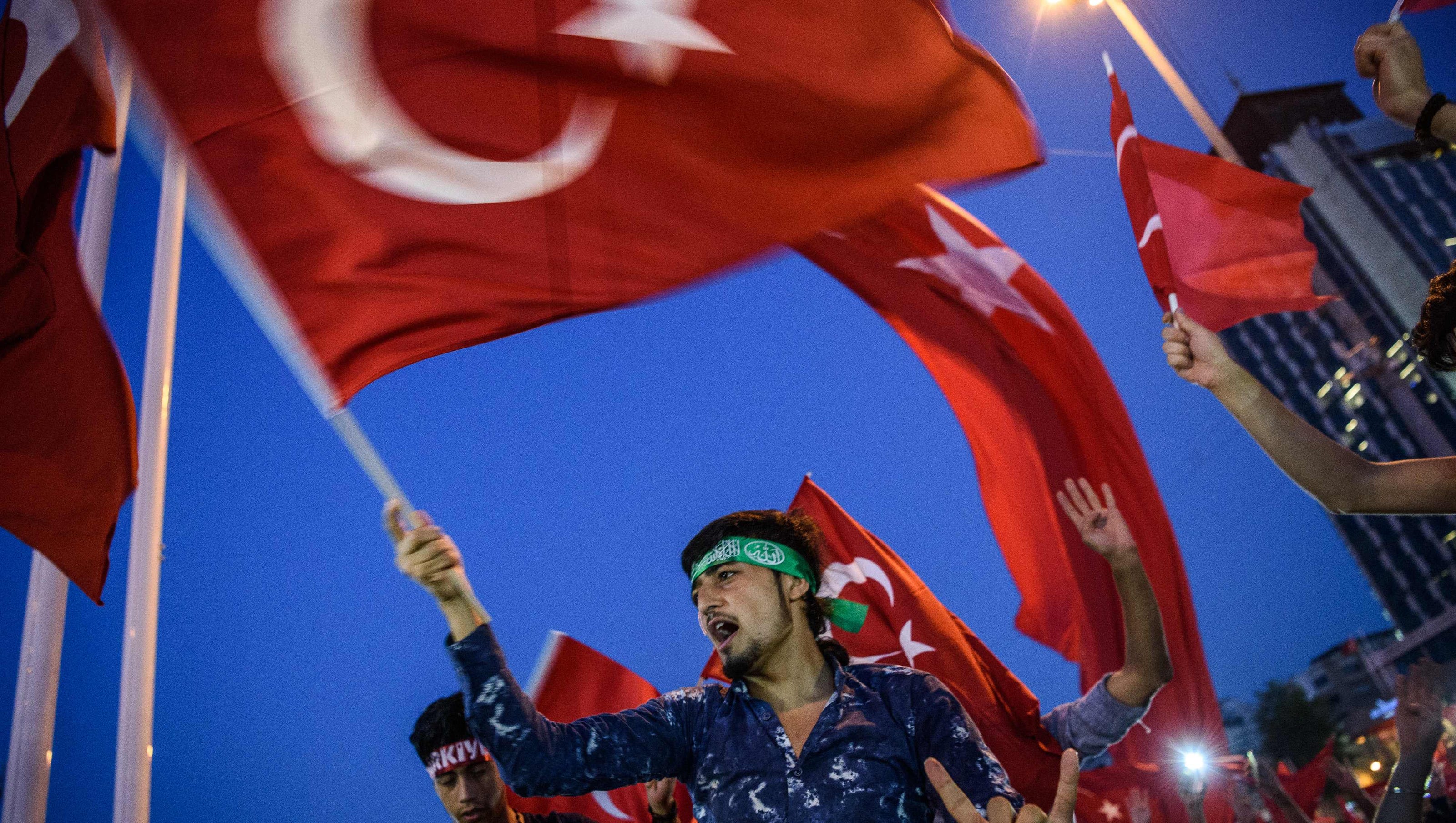 Сторона турков. Флаг Турции. Турки флаг. Турки в Турции. Турецкая революция.