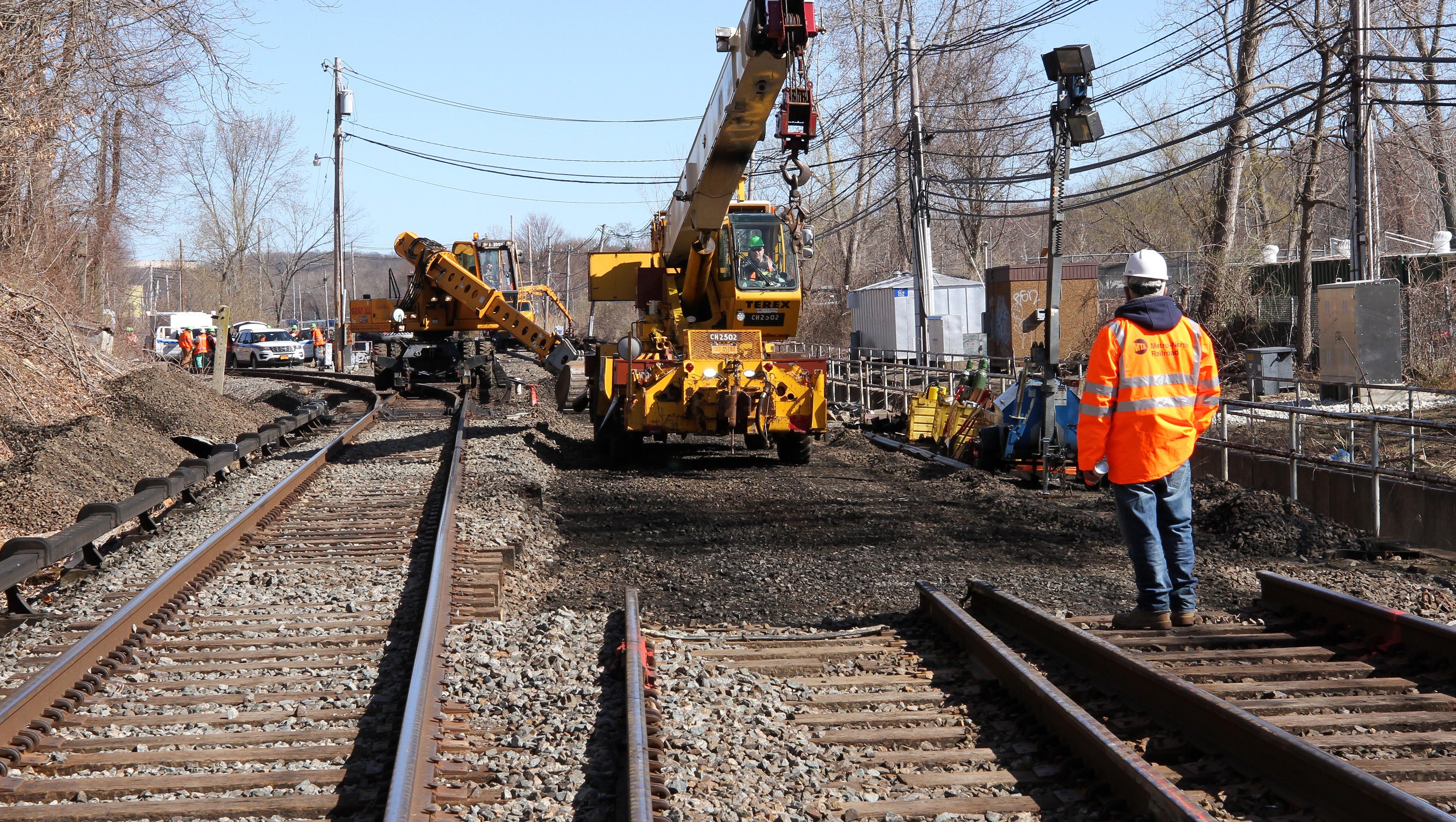 metro-north-track-workers-broke-overtime-records-after-derailments