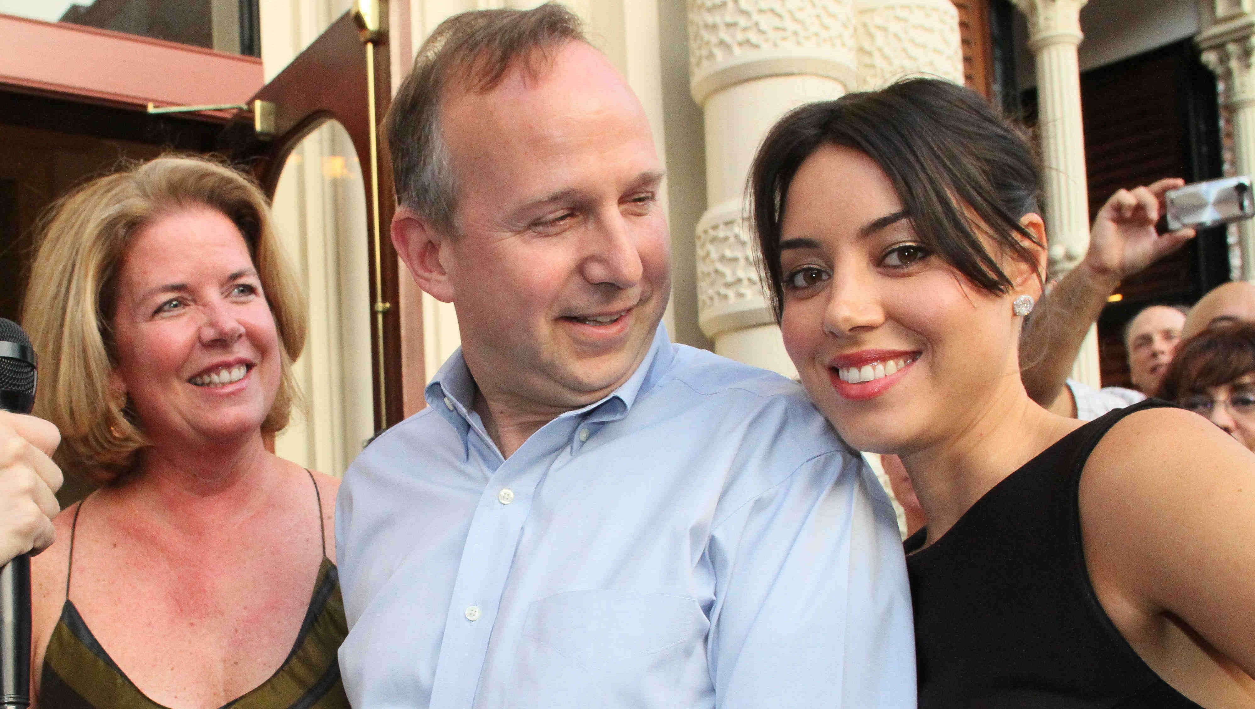 Aubrey Plaza And John Gallagher Jr Preview Wilmington Drama League Fundraiser