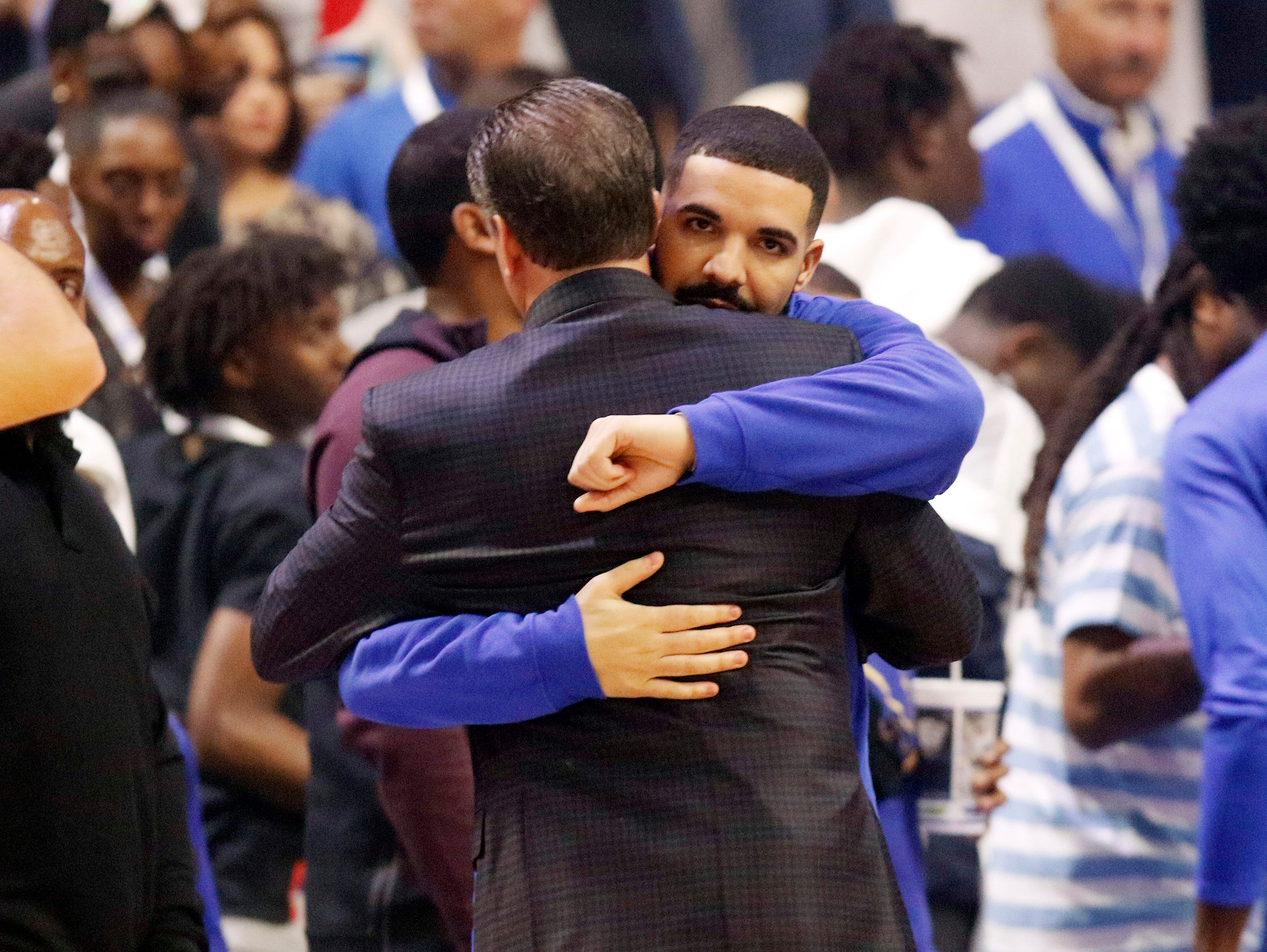 Drake Shows Up At Kentucky Basketball S Big Blue Madness Again