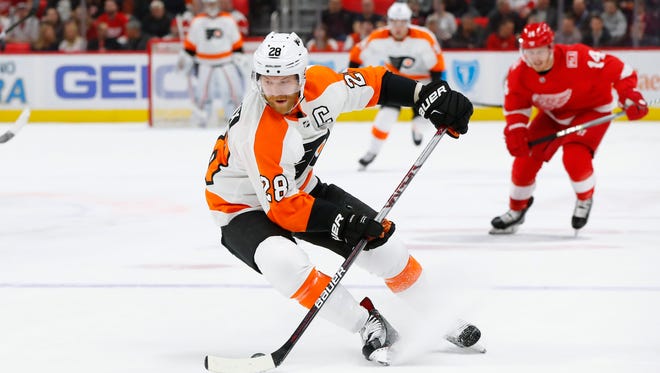 Claude Giroux had a three-assist night Tuesday, putting him alone in fifth place on the Flyers' all-time points list.