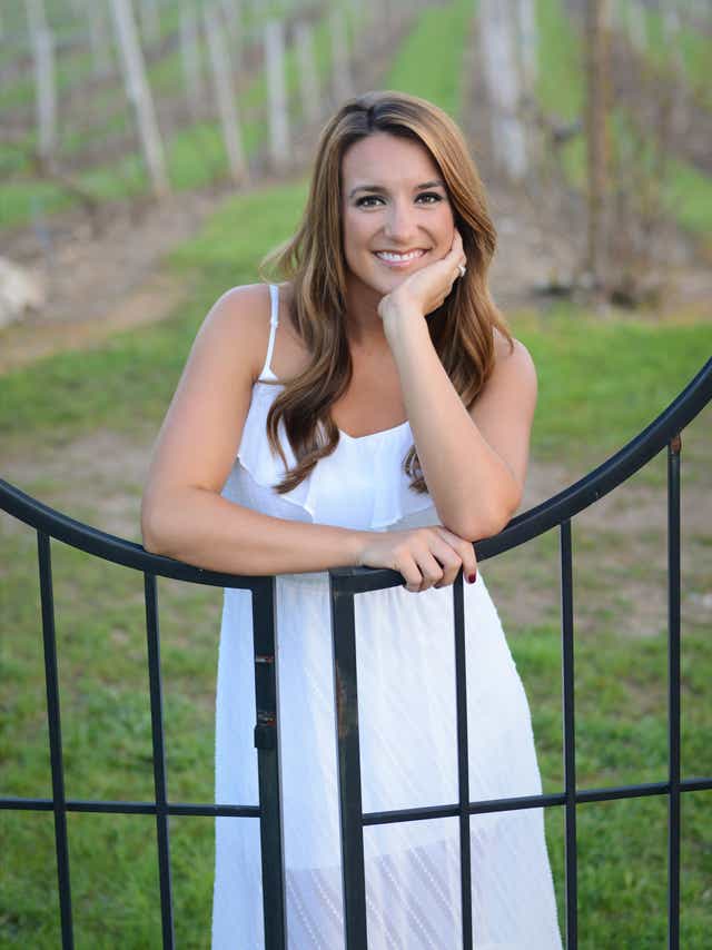 Fox 11 S Emily Deem Plans Her Upcoming Wedding