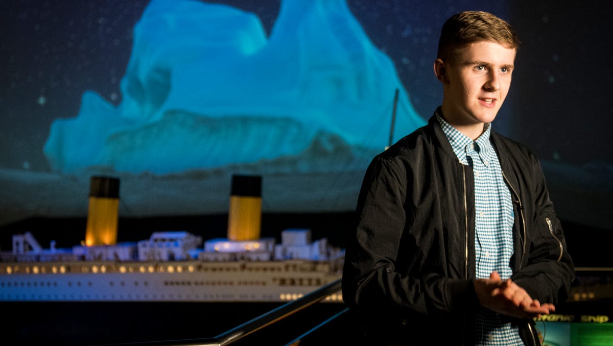 Titanic model made 56,000 Legos display in Pigeon