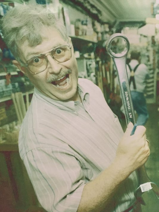 Funeral Arrangements Announced For Columnist Ron Simon