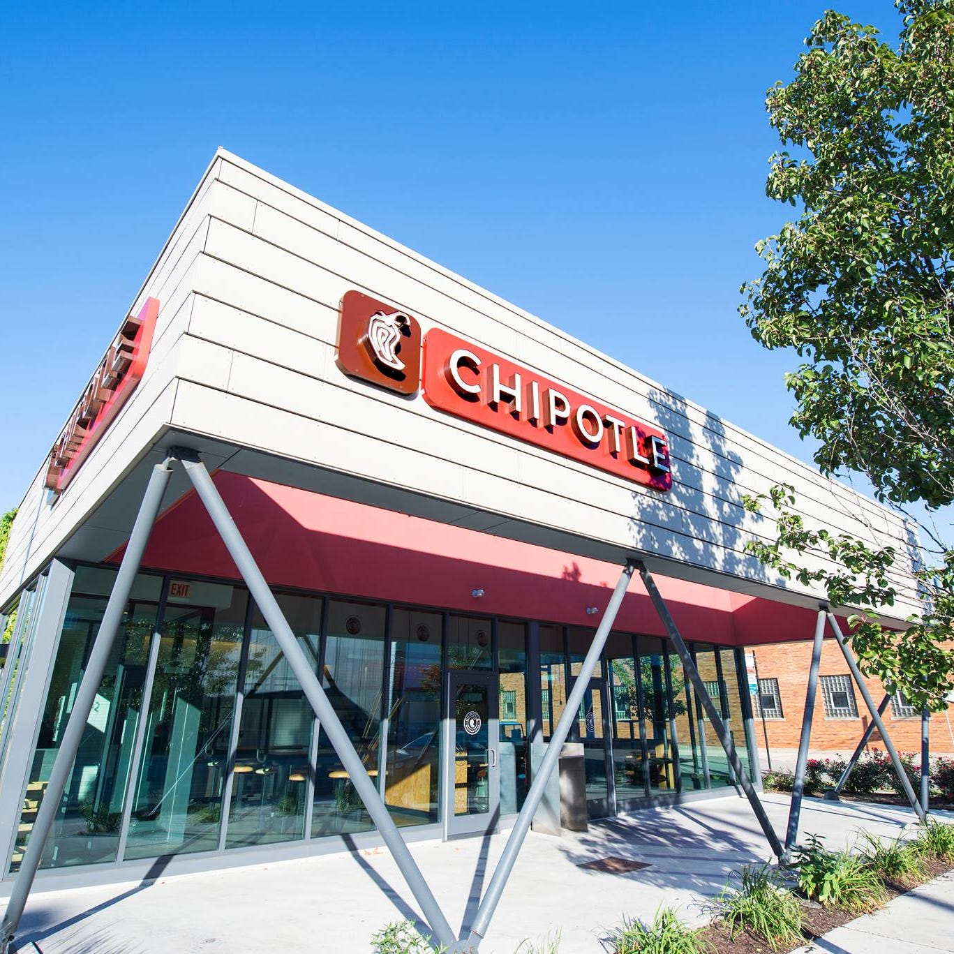 Digital orders are boosting sales at Chipotle's restaurants.