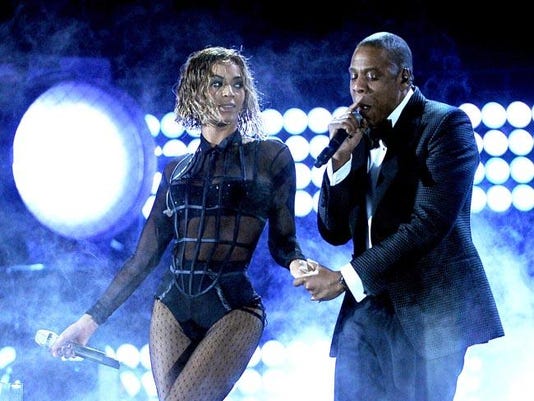 Beyonce Suffers On Stage Wardrobe Malfunction