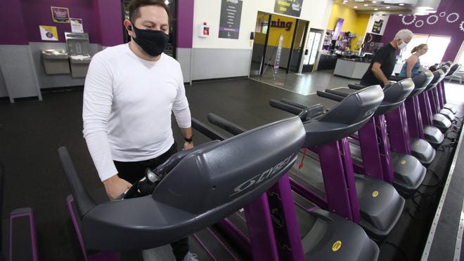 Andy Ruiz uses the treadmill at the Planet Fitness on South New Hope Road in Gastonia Tuesday morning, Sept. 1, 2020.