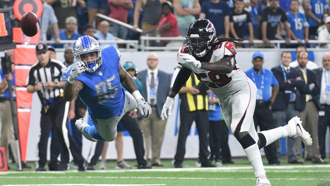 Lions tight end Eric Ebron is unable to catch a pass in the fourth quarter as Falcons linebacker De'Vondre Campbell defends at Ford Field on Sept. 24, 2017.