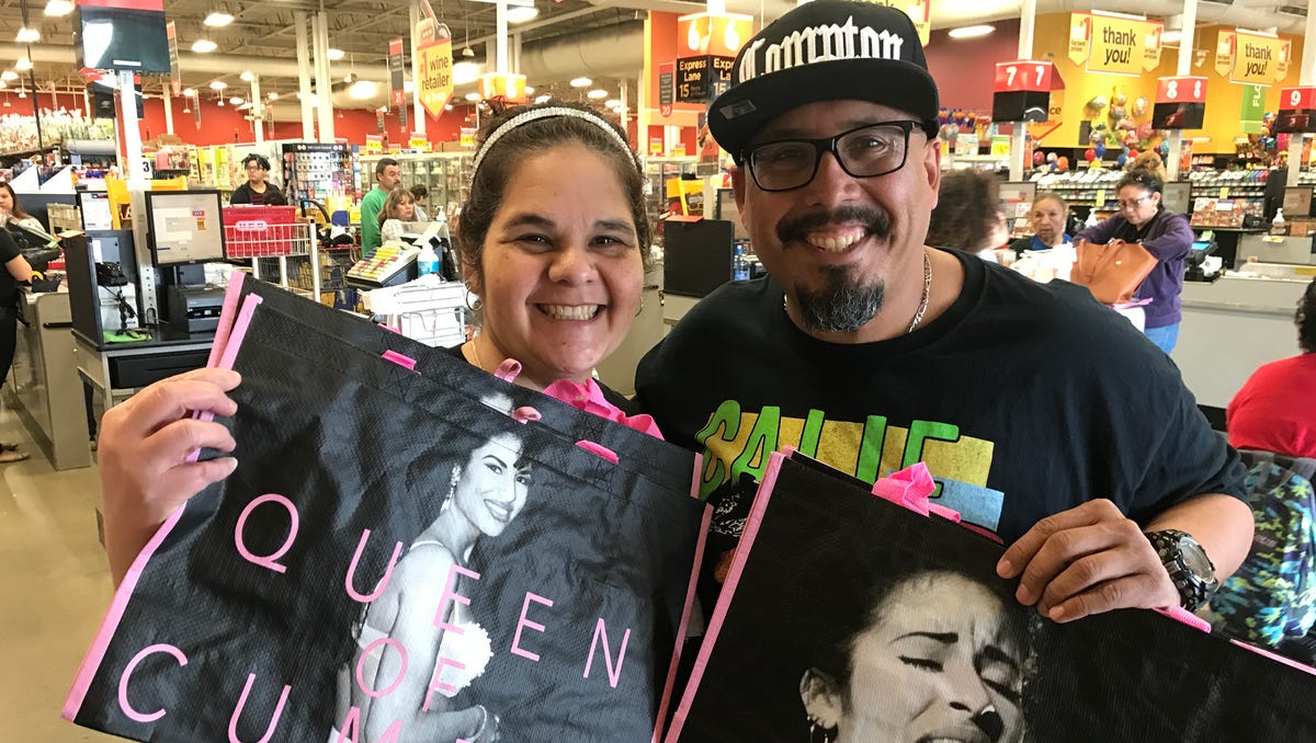 Fans Shop For The Heb Selena Bag In Corpus Christi
