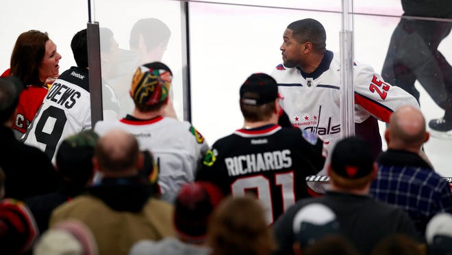 Washington Capitals right wing Devante Smith-Pelly (25) argues with Chicago Blackhawks fans from the penalty box during the third period of an NHL hockey game Saturday, Feb. 17, 2018, in Chicago. The Blackhawks won the game 7-1.