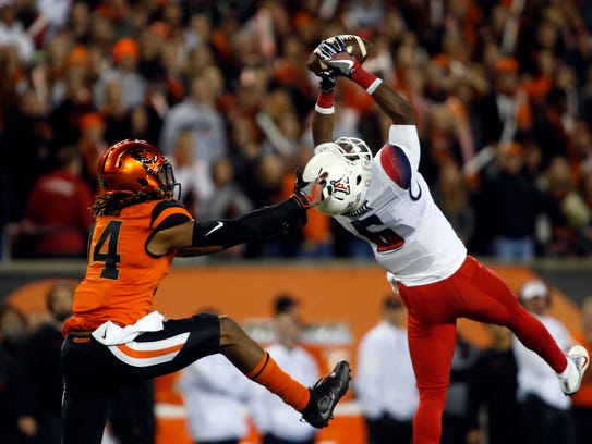 Arizona's Shun Brown, right, makes a catch in front