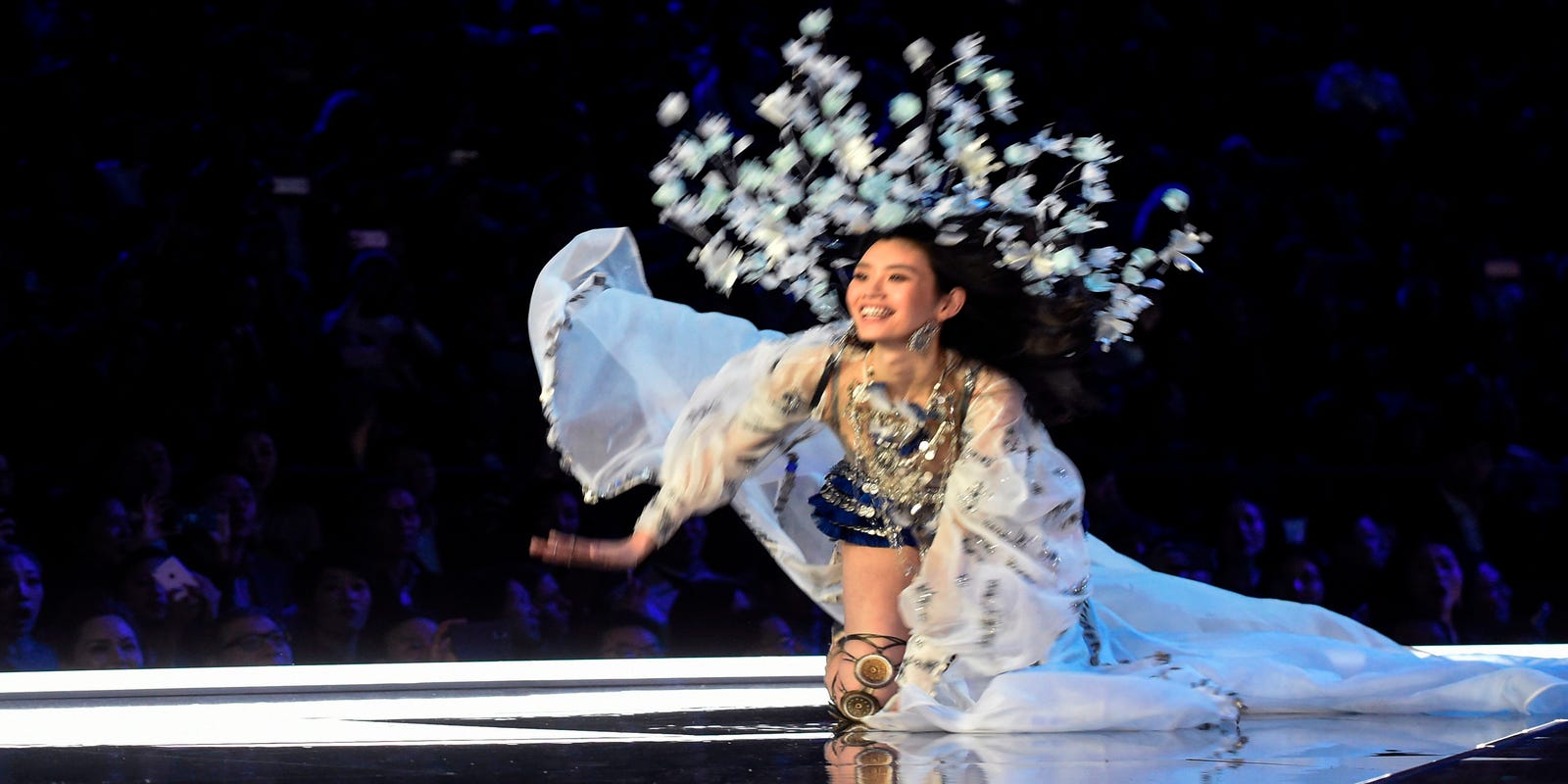 How A Fallen Angel Stole The 2017 Victoria S Secret Fashion Show