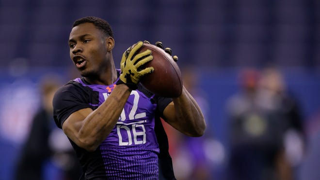Defensive back Jermaine Whitehead runs a drill at the 2015 NFL scouting combine.
