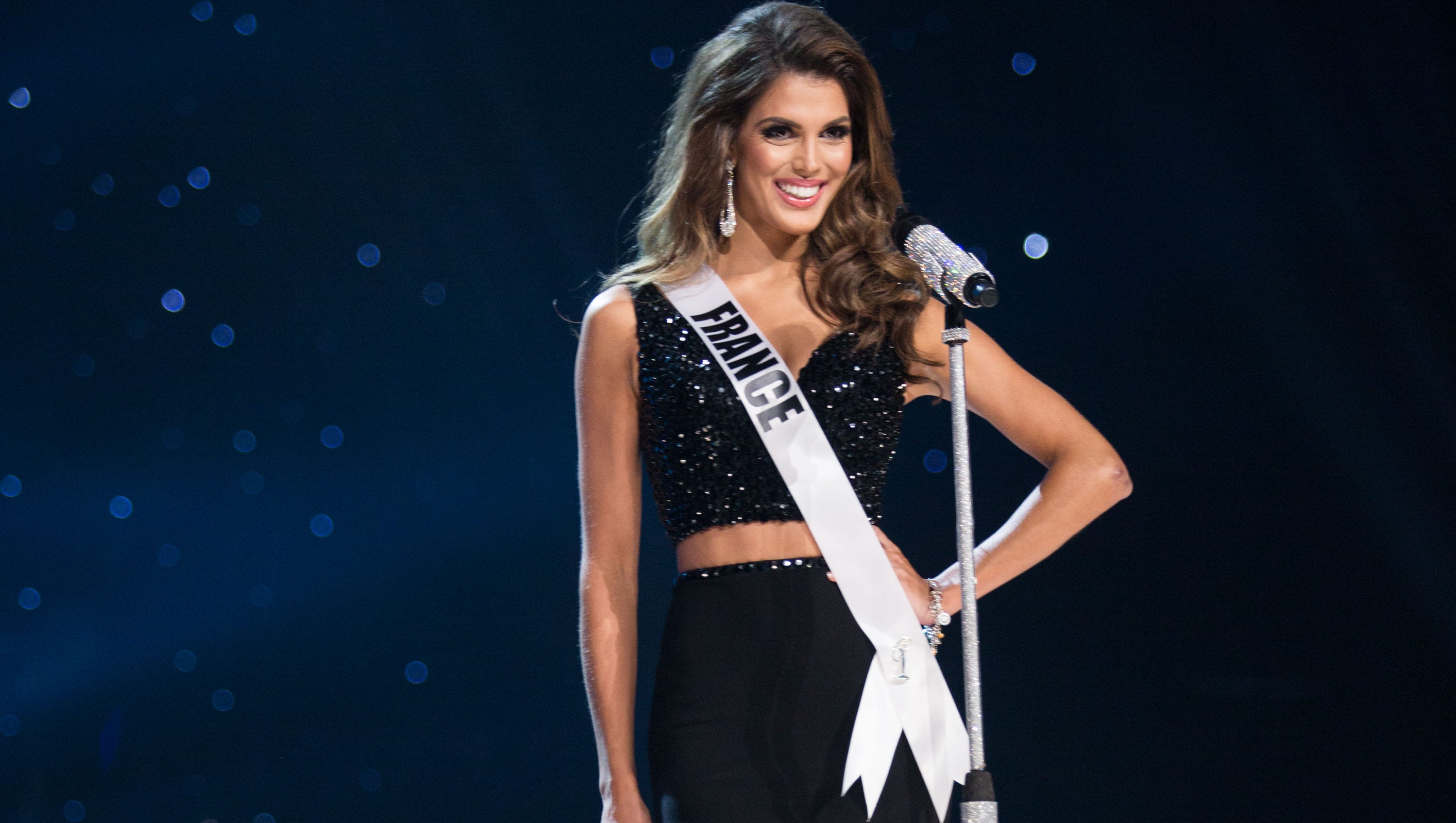Miss France Iris Mittenaere Is Crowned Miss Universe 2017