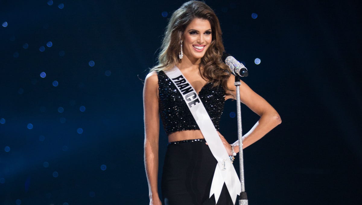 Miss France Iris Mittenaere Is Crowned Miss Universe 2017