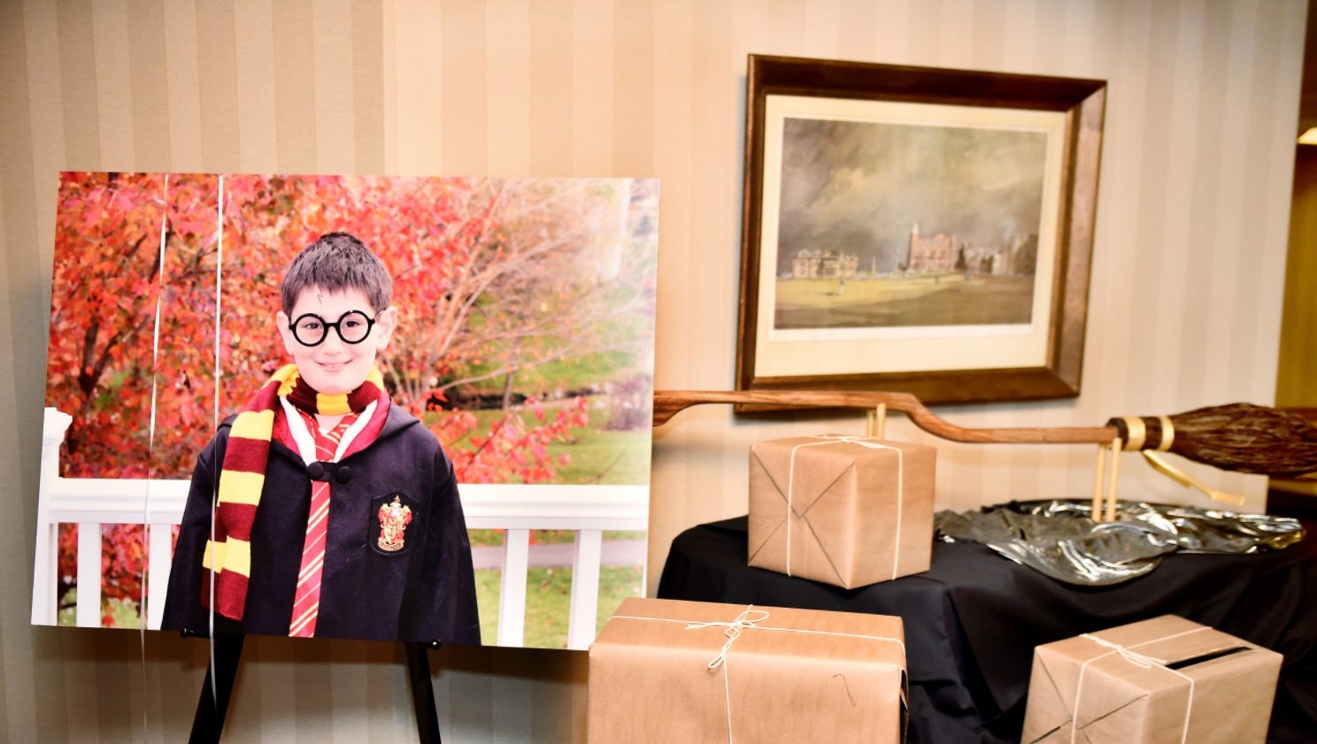Man Creates Epic Full Size Harry Potter Nimbus 00 Broom For Friend S Bar Mitzvah