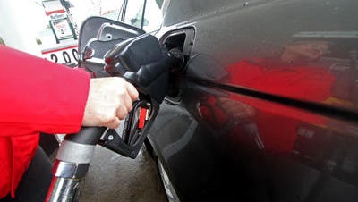 Gas prices drip below $3.