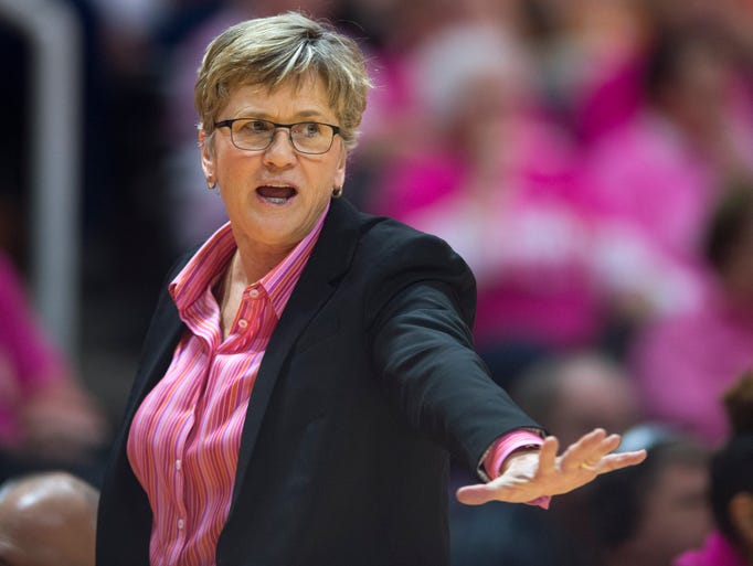 Tennessee head coach Holly Warlick gives directions