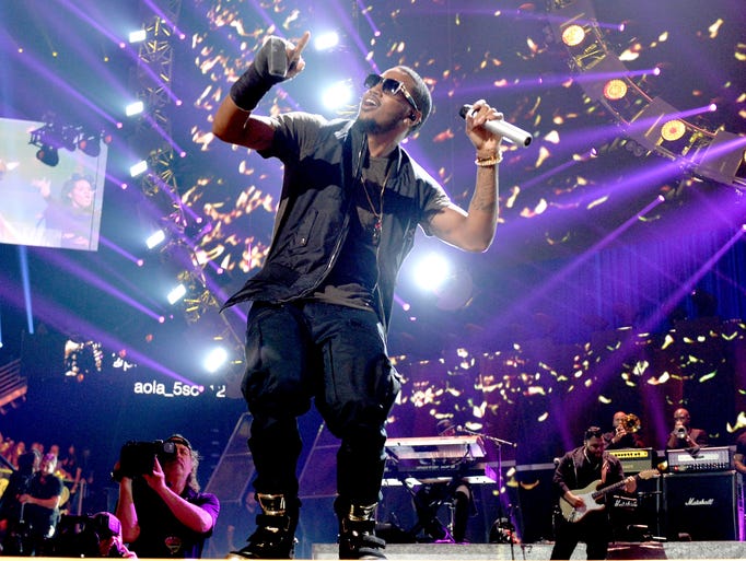 Singer Trey Songz performs at the 2015 iHeartRadio