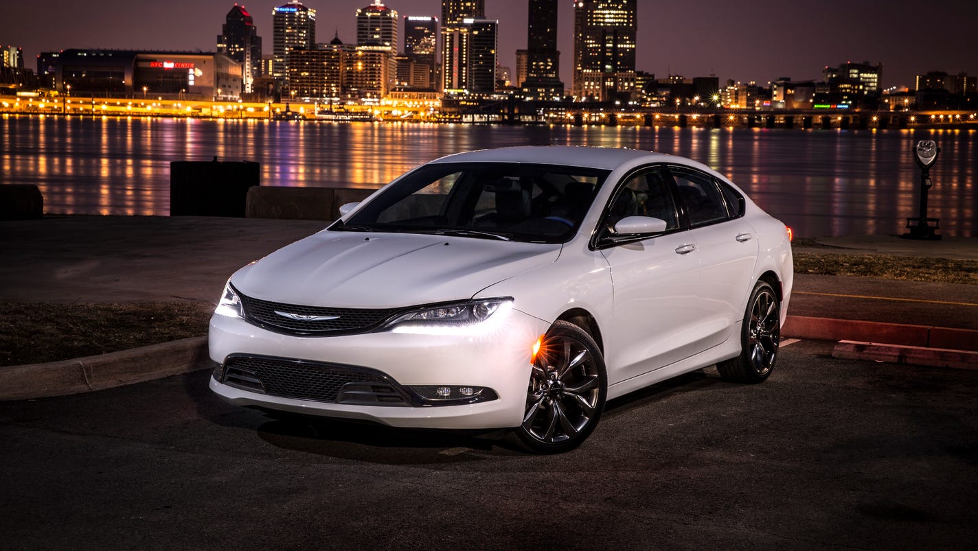 2015 Chrysler 200 Remake Sweetly Disappointing