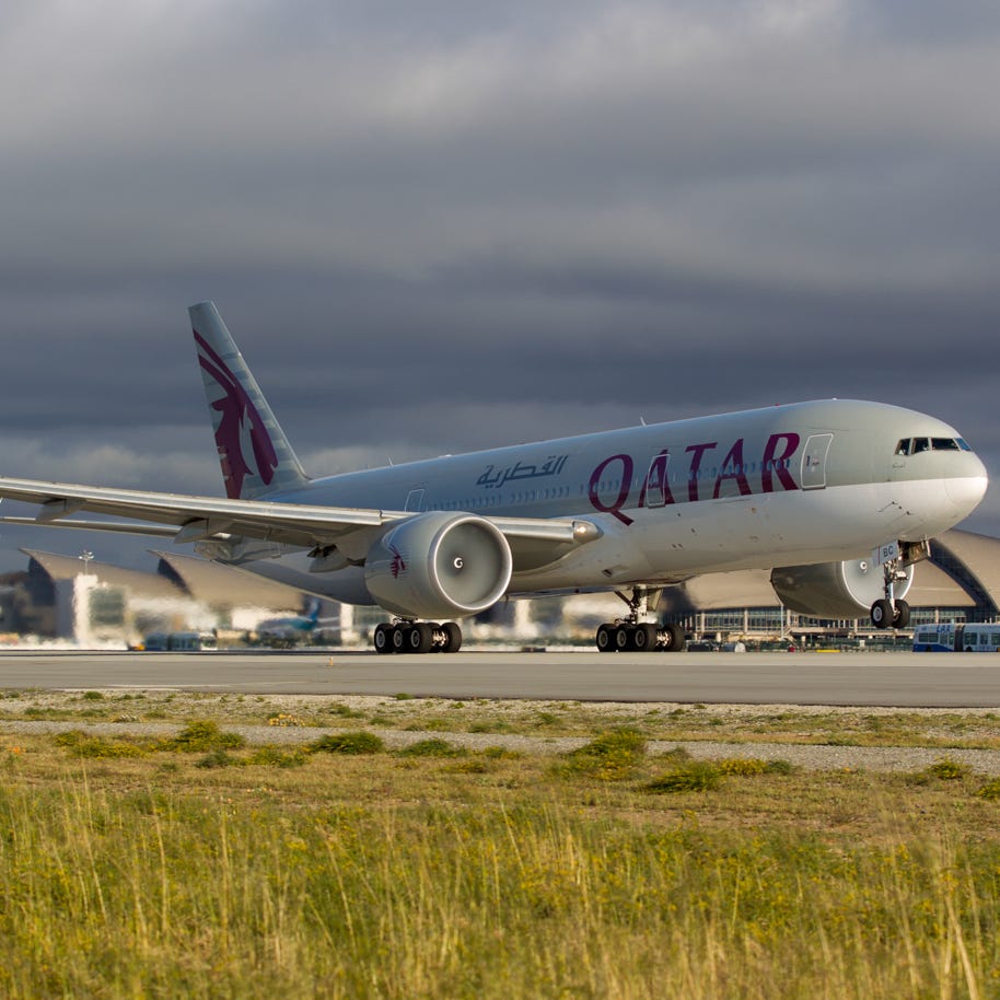 A Qatar Airways Boeing 777 takes off from Los Angeles International Airport in March 2017.