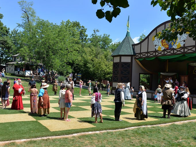 Dancing on the chess squares at the Pennsylvania Renaissance