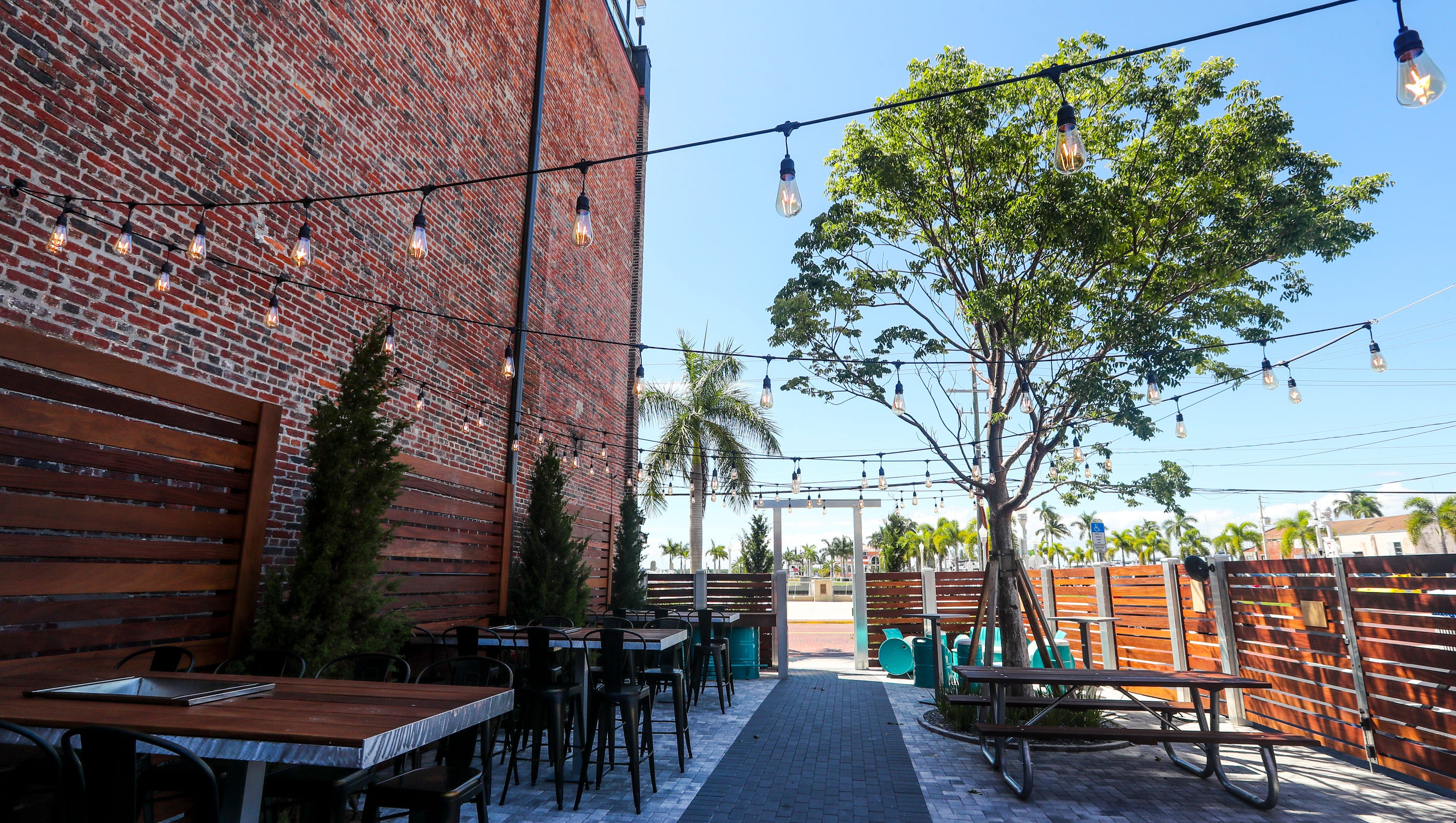 Social House reshapes downtown Fort Myers - JLB reviews SoHo