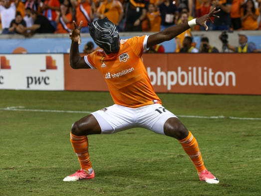 Houston Dynamo forward Alberth Elis celebrates while