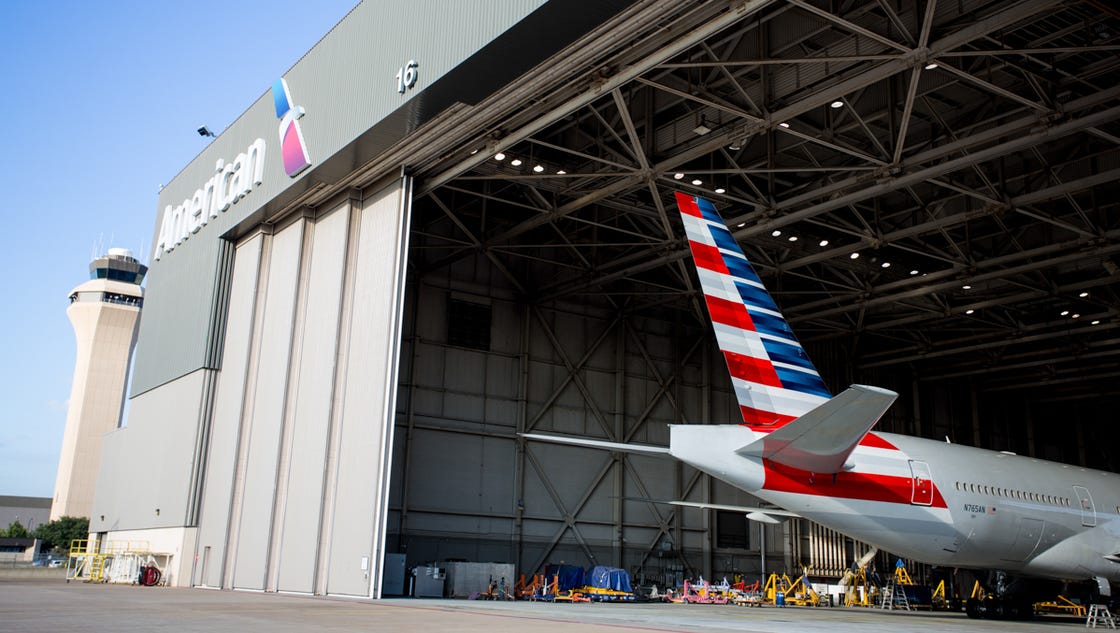 The fleet and hubs of American Airlines, by the numbers