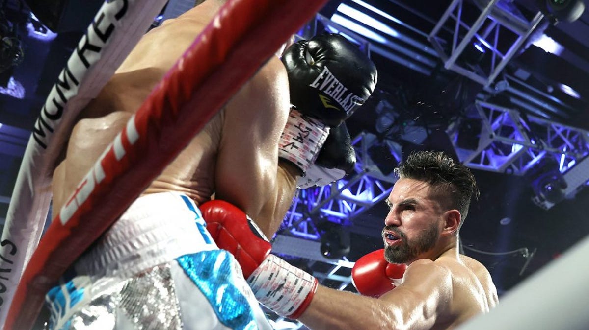 Jose Ramirez survives test from Viktor Postol to retain titles